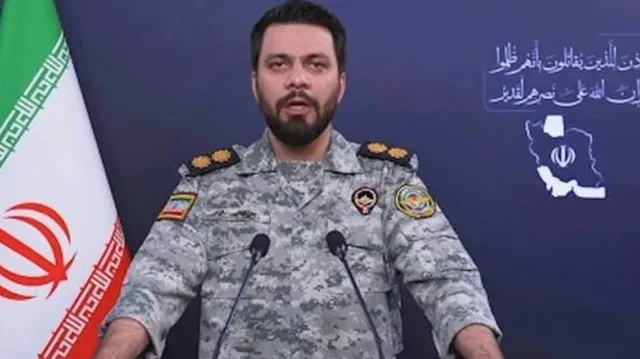 Reprezentant al armatei iraniene discutând despre situația din Liban.