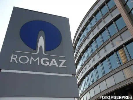 Logo-ul Romgaz pe clădirea sediului central al companiei.