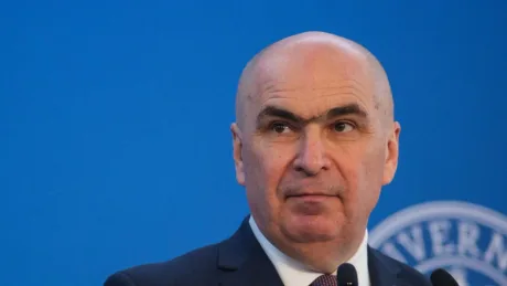 Premierul subliniază importanța educației și tehnologiei pentru tineri.