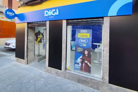 Magazin Digi cu oferte pentru clienți în Spania, în contextul IPO-ului amânat.