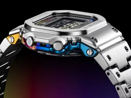 Ceas G-Shock cu design curcubeu și funcții avansate.