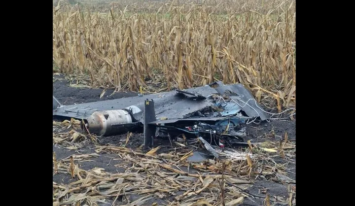 Dronă căzută într-un câmp, în apropierea unei locuințe din Telenești.