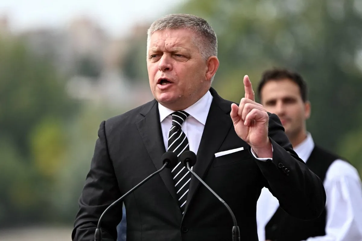 Premierul slovac discutând despre poziția țării la summitul NATO.