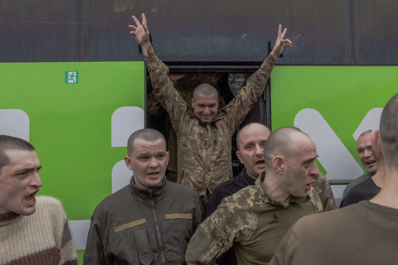 Prizonieri de război eliberați în urma unui schimb între Rusia și Ucraina.