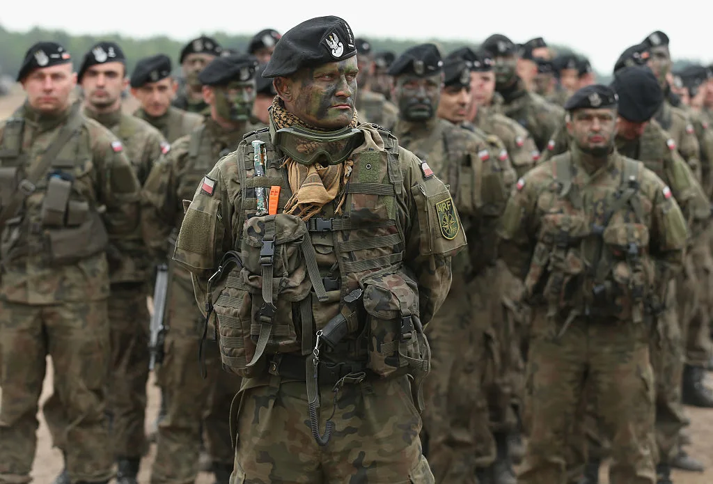 Soldați polonezi în timpul unui exercițiu militar de pregătire.