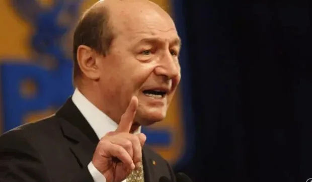 Traian Băsescu critică întârzierile în desemnarea premierului.