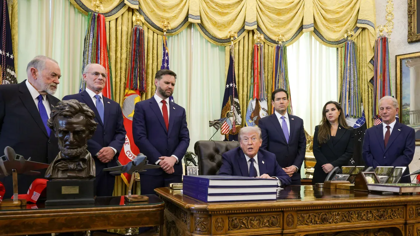 Donald Trump anunță prelungirea armistițiului între Israel și Liban la Casa Albă.