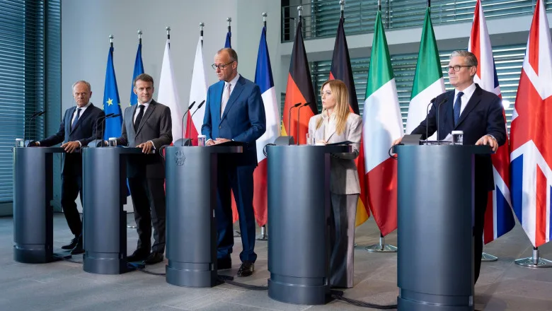Liderii europeni discută despre sprijinul financiar pentru Ucraina la Berlin.