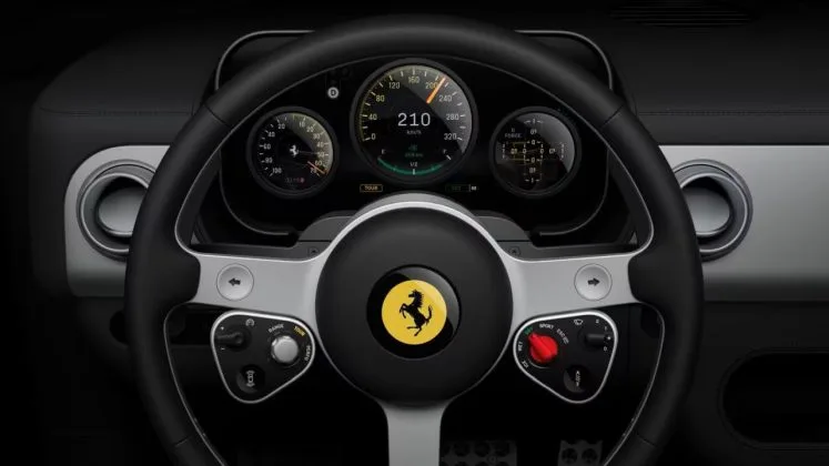 Volanul unui Ferrari electric, cu detalii sofisticate și logo-ul iconic.