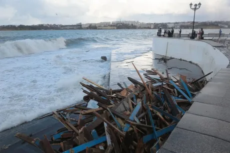 Deteriorarea infrastructurii maritime din Sevastopol, afectată de atacuri recente.