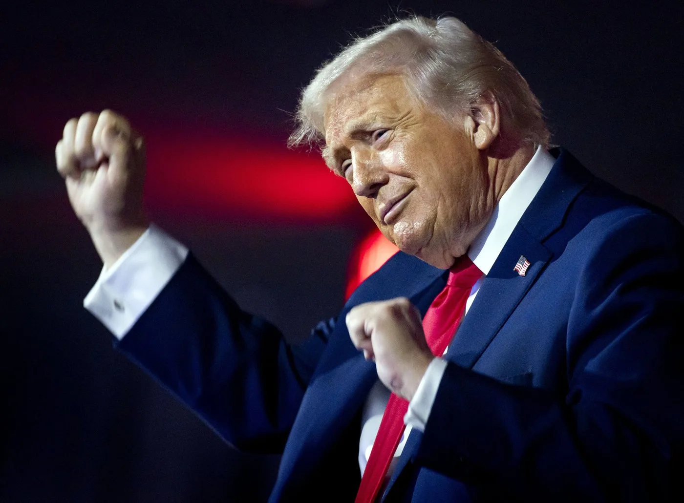 Donald Trump discutând despre negocierile de pace între Rusia și Ucraina.