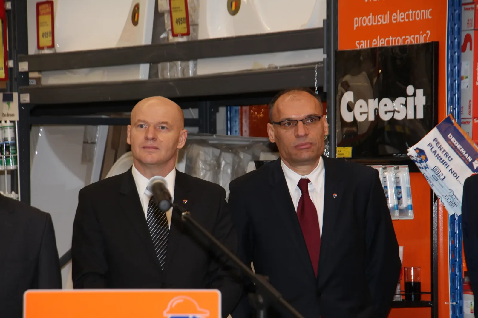Frații Pavăl discută despre investiții în energie regenerabilă și proiecte fotovoltaice.