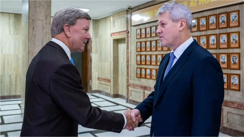 Cătălin Predoiu și Mike Rogers discută despre securitate și investiții în România.