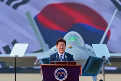 Ceremonie de prezentare a avionului KF-21 în Coreea de Sud.
