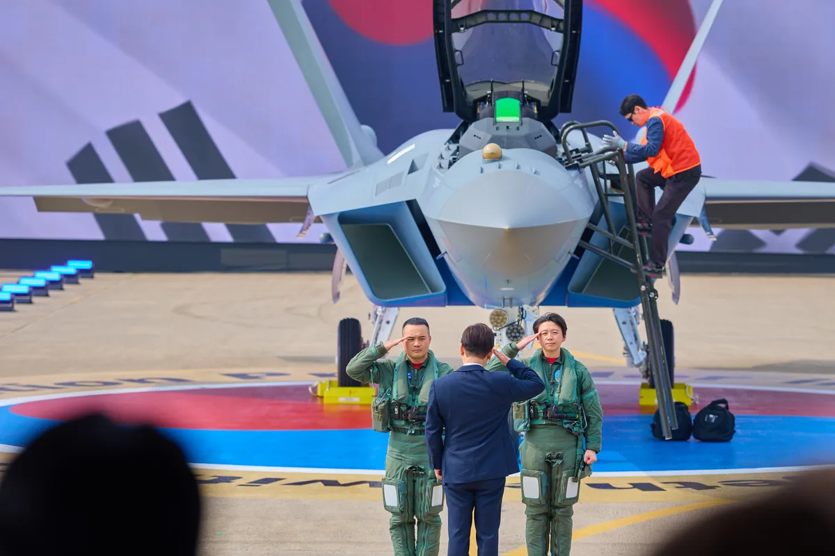 Prezentarea avionului KF-21 în cadrul ceremoniei oficiale din Coreea de Sud.