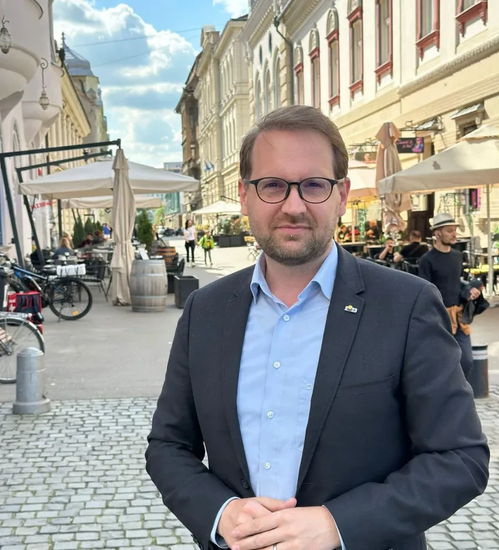 Dominic Fritz discutând despre mandatul său la primărie.