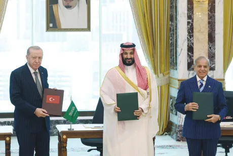 Liderii din Arabia Saudită, Turcia și Pakistan semnează un acord de apărare la Mecca.