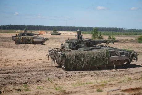 Tancuri germane desfășurate în Lituania pentru exerciții militare.