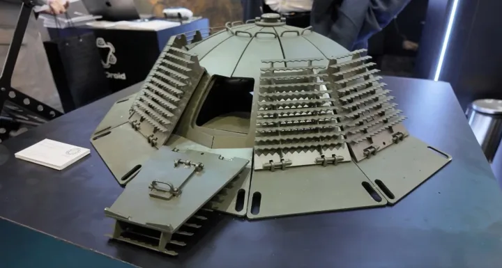 Capsulă blindată pentru adăpostirea militarilor pe linia frontului.