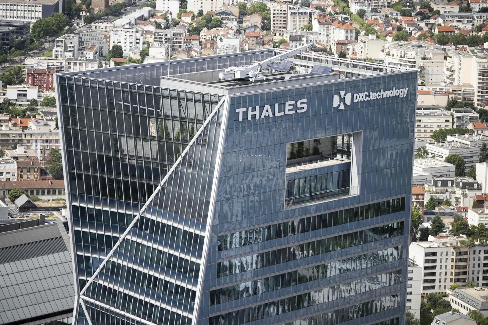 Sediul Thales, simbol al inovației în tehnologie și apărare.