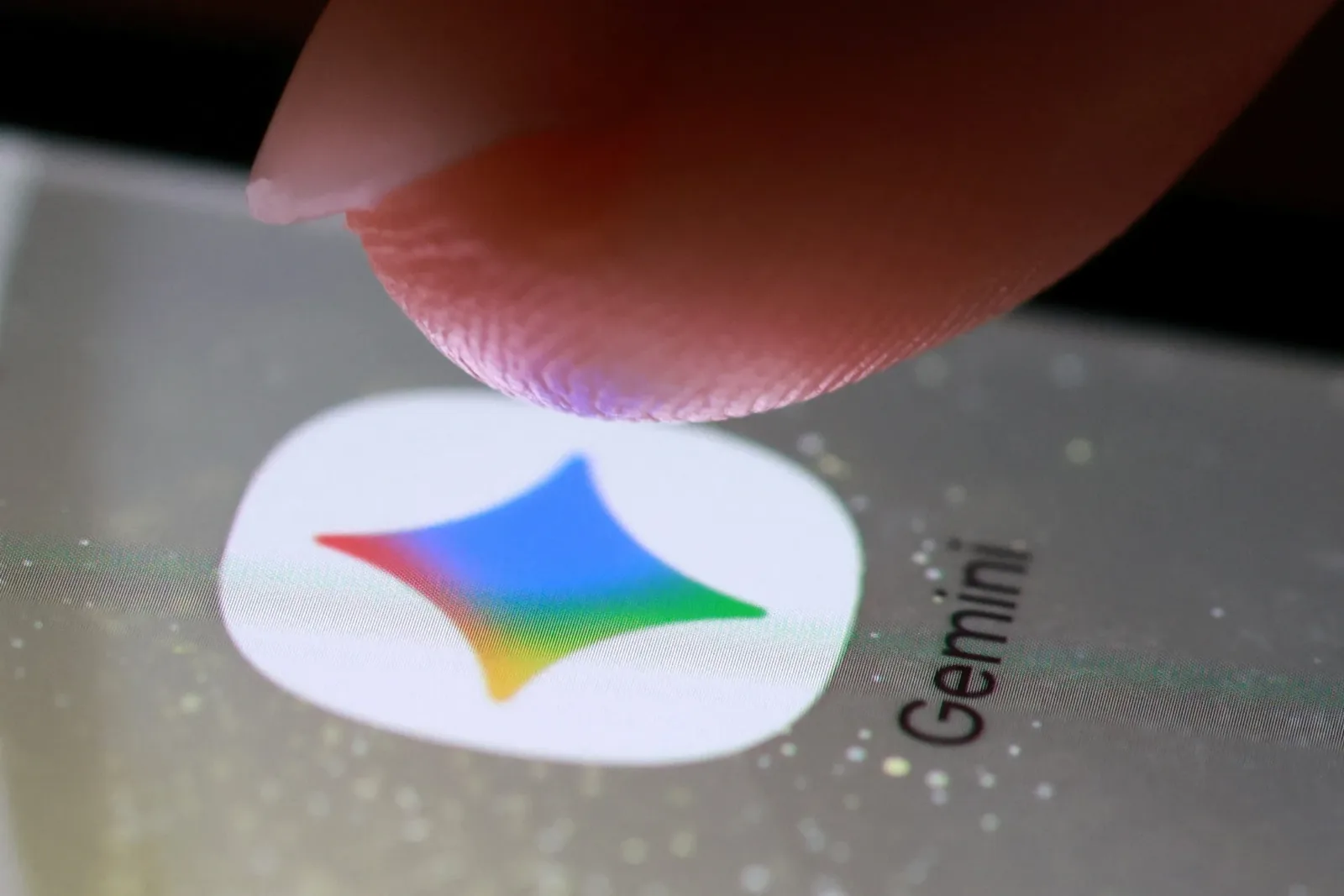 Aplicația Google AI Edge Eloquent pe un ecran de telefon mobil.