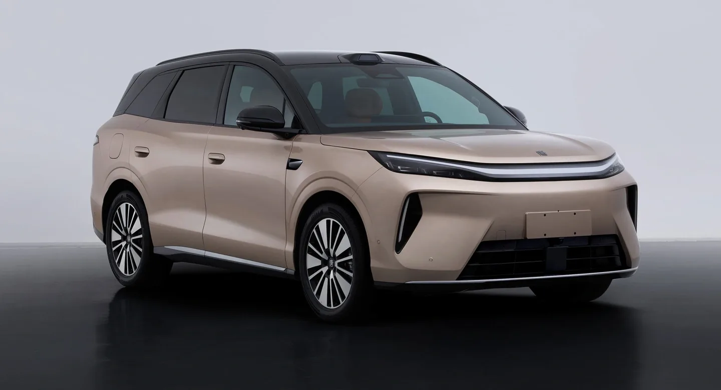 Noul SUV electric BYD Xiao Tang, cu design modern și opțiuni de locuri variate.