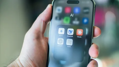 Un telefon mobil cu aplicații de inteligență artificială pe ecran.