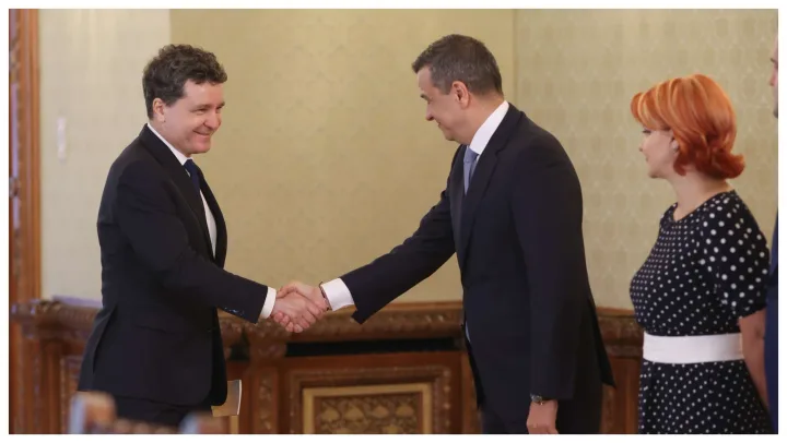 Nicuşor Dan şi Sorin Grindeanu se salută la Cotroceni.