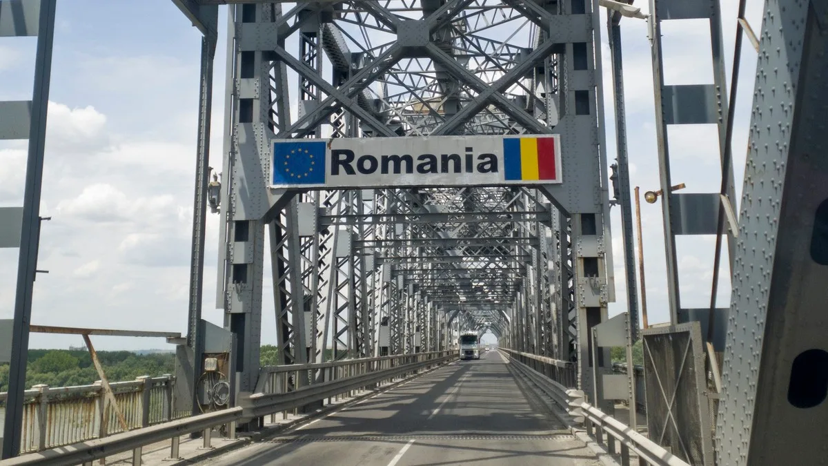 Podul Giurgiu–Ruse, simbol al legăturilor între România și Bulgaria.
