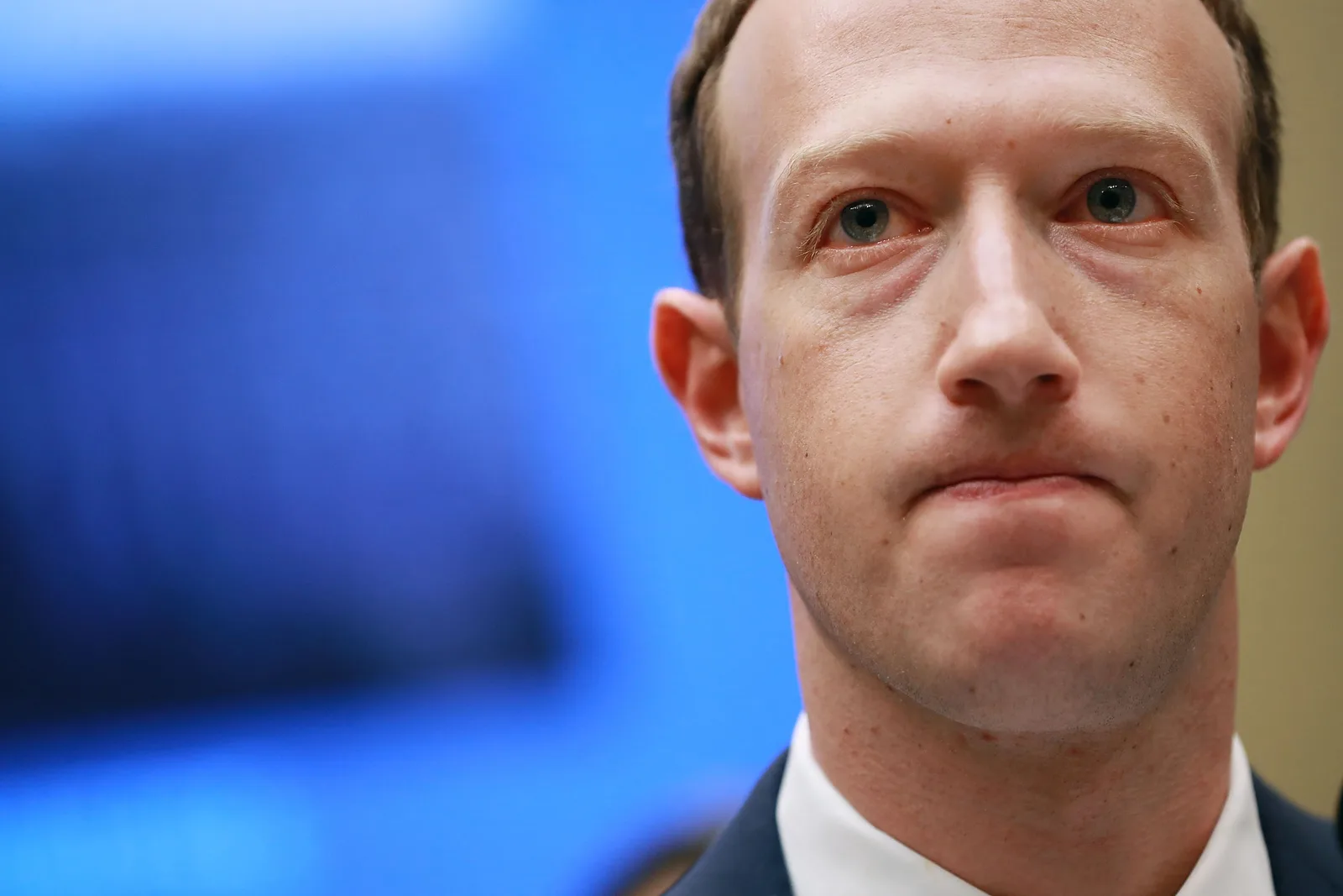 Mark Zuckerberg în fața unei audieri, exprimându-se despre confidențialitate.