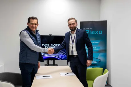 Reprezentanți Piaxo și Clarios semnează parteneriatul pentru dezvoltarea bateriilor la Timișoara.