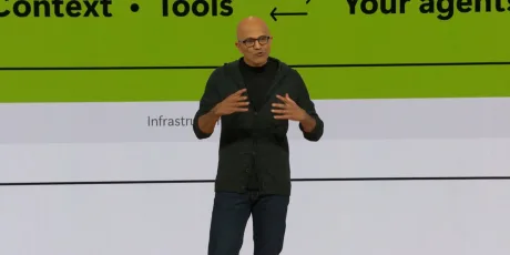 Satya Nadella discută despre tranziția către agenți AI la Microsoft Build.