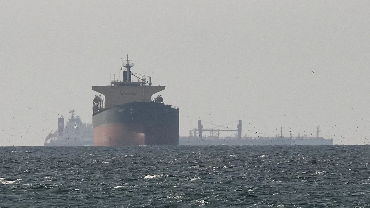 Vapor petrolier pe mare, simbolizând creșterea exporturilor din SUA.
