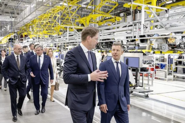 Vizită la uzina Mercedes-Benz din Kecskemet, Ungaria, pentru extinderea producției.