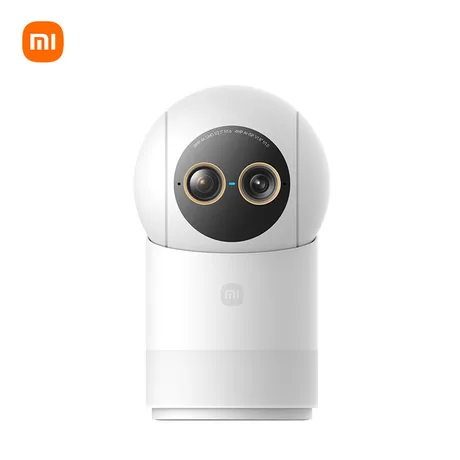 Camera de supraveghere cu vedere nocturnă color și iluminare automată pentru imagini clare.