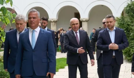 Liderii PNL discută despre viitorul partidului și posibile sancțiuni interne.