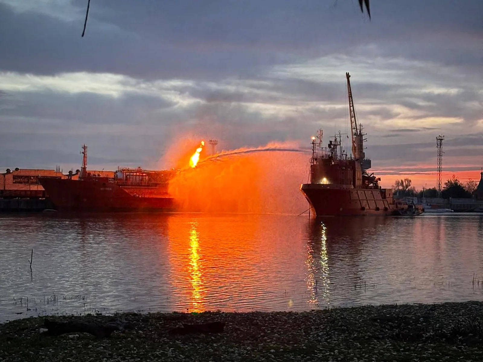 Incendiu la portul Izmail, afectând infrastructura de export.