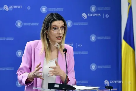 Diana Buzoianu discutând despre politici de mediu.