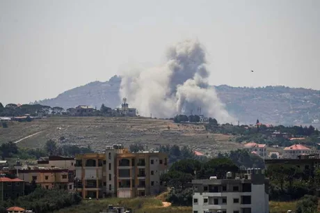 Fum și distrugeri în sudul Libanului după atacurile aeriene israeliene.