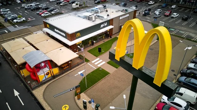 Noul restaurant McDonald’s din Piatra Neamț, amplasat în Terra Shopping Center.