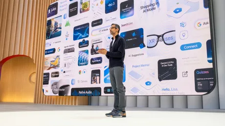 Prezentare Google I/O 2026 despre agenți de căutare AI care monitorizează informații.