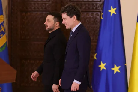 Politologul ucrainean și primarul României discutând despre securitate regională.