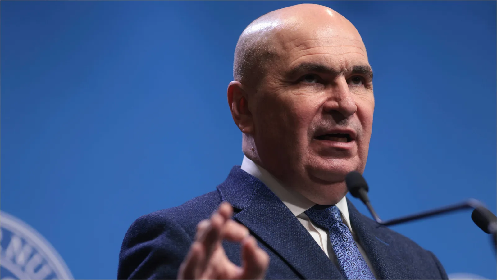 Ilie Bolojan discută despre provocările guvernului interimar în România.