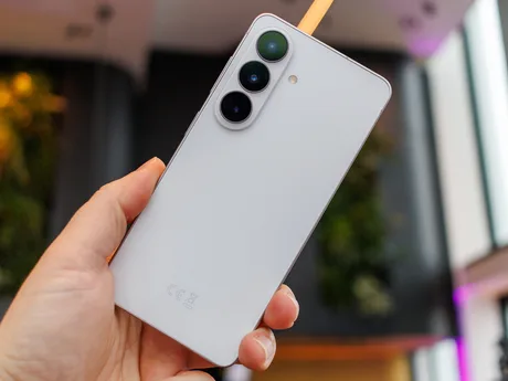 Designul camerei pe Galaxy S27 rămâne vertical, cu schimbări doar la modelul Ultra.