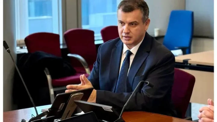 Eugen Tomac discutând despre formarea guvernului și provocările întâmpinate.