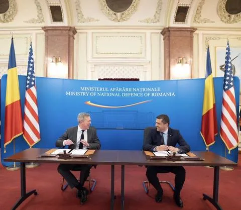 Ceremonie de nuntă cu invitați din politică și muzică populară.