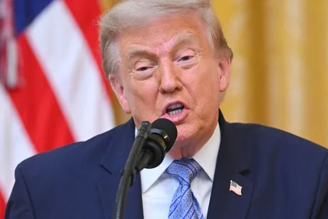 Donald Trump discută despre escaladarea conflictului cu Iranul.