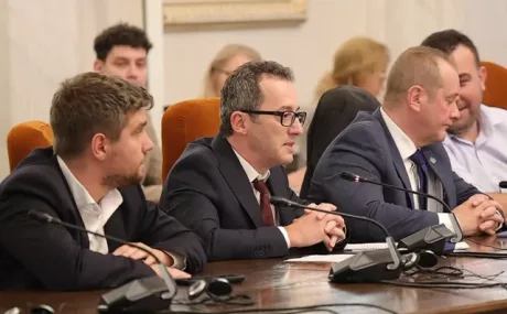 Bogdan Dumitru la audierea din Parlament, întârzieri și nemulțumiri în comisii.