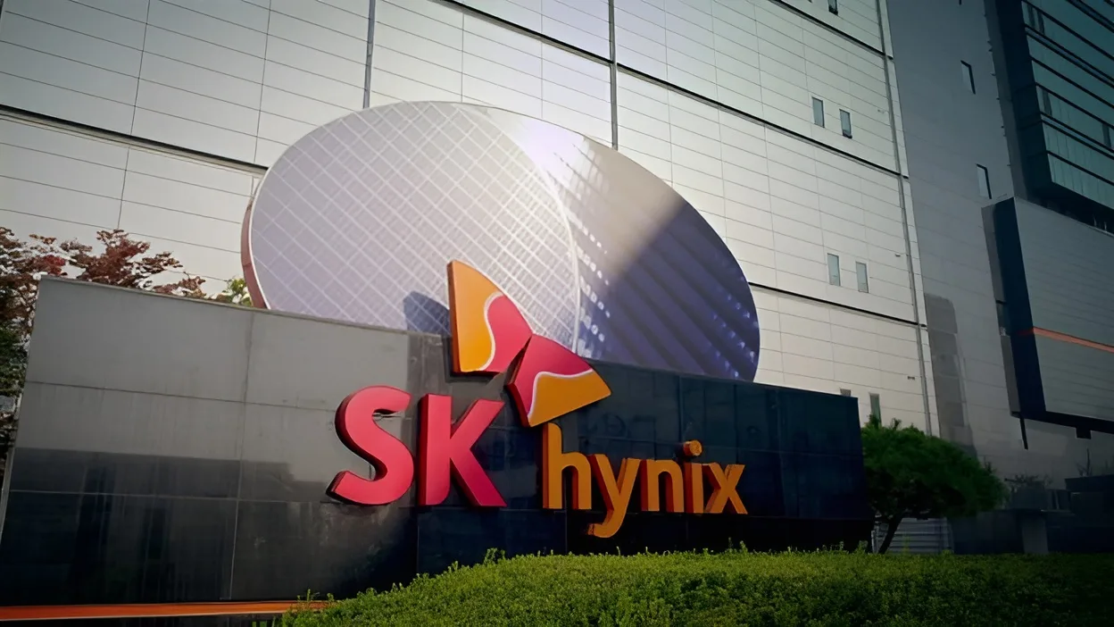 Logo-ul SK Hynix pe clădire, simbolizând inovația în tehnologia DRAM.