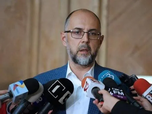 Kelemen Hunor vorbește în fața presei despre negocierile guvernamentale.